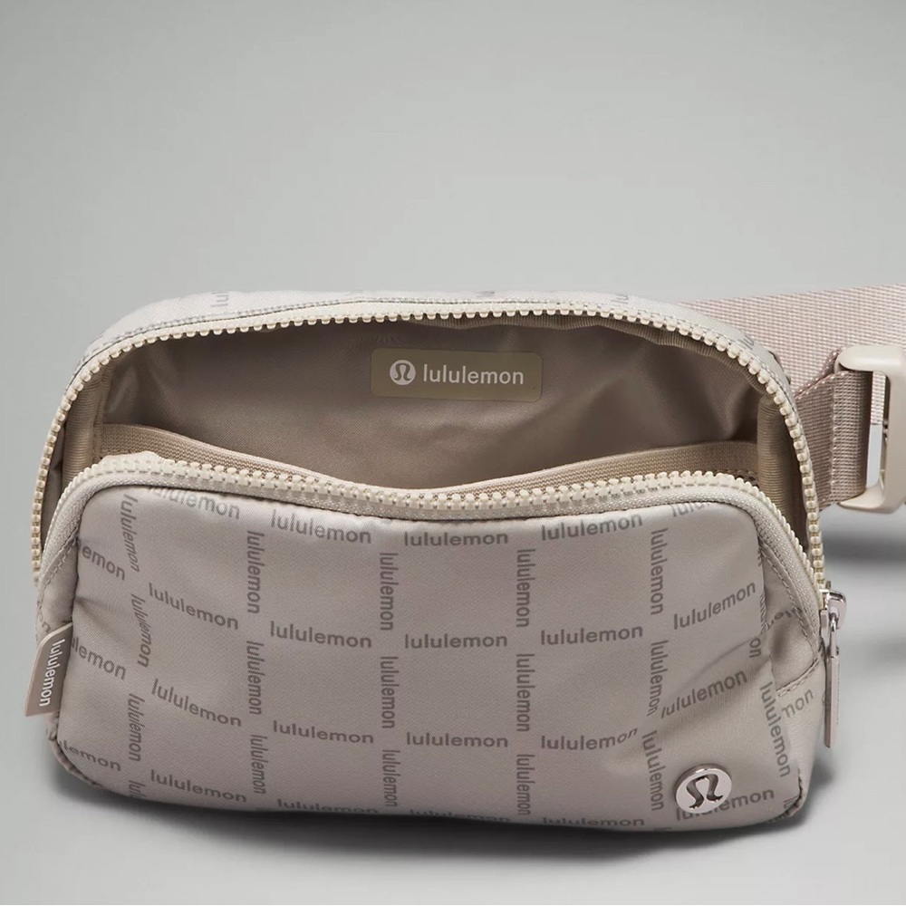 NEW LULULEMON EVERYWHERE BELT BAG
COLOR Wordmark Grid Mini Raw Linen - Picture 4 of 9